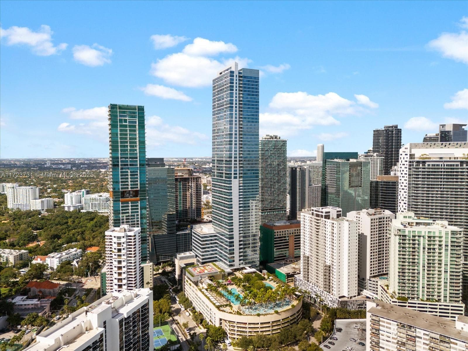 1425 Brickell Ave, Miami FL 33131 — 60