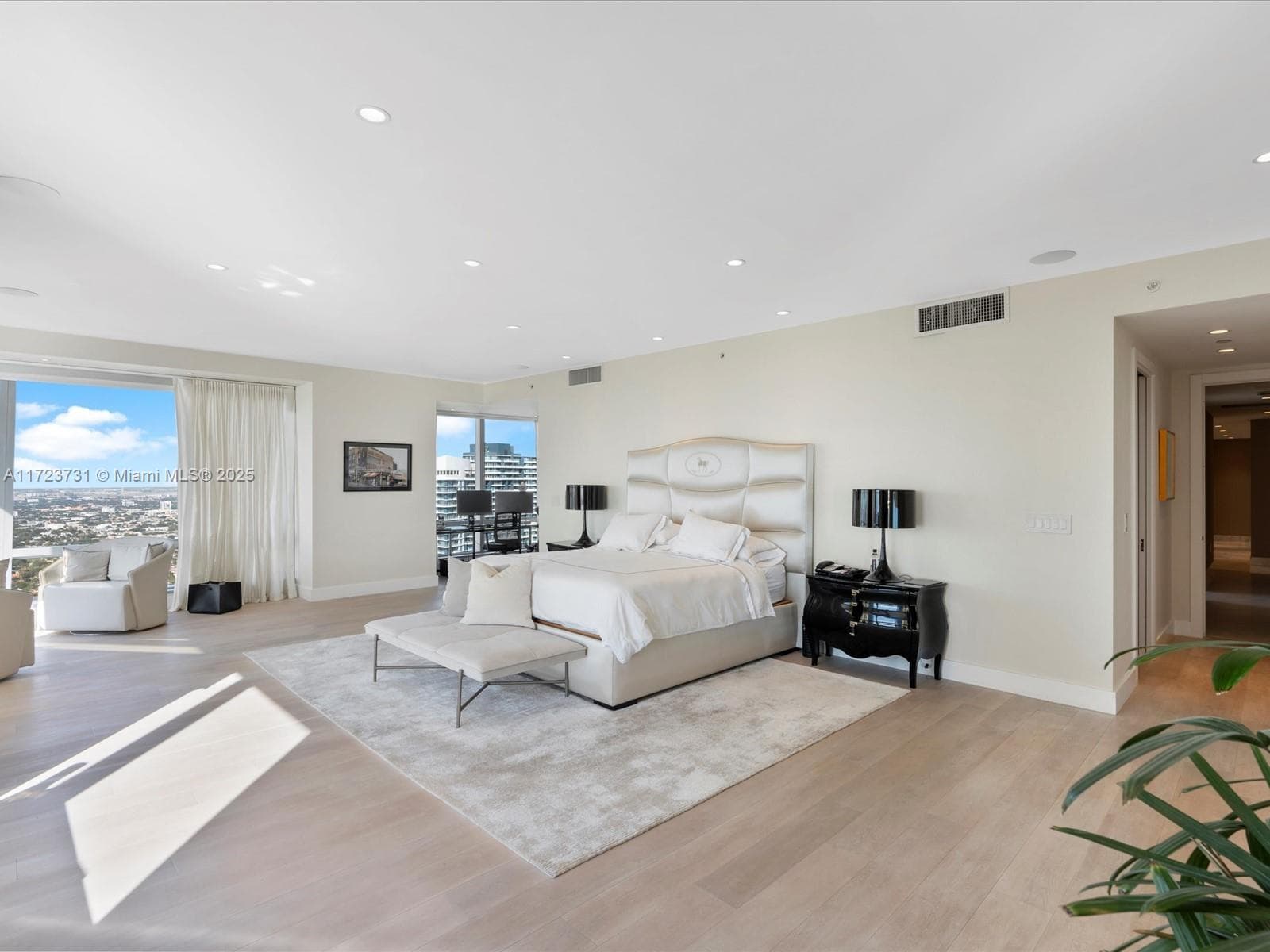 1425 Brickell Ave, Miami FL 33131 — 29