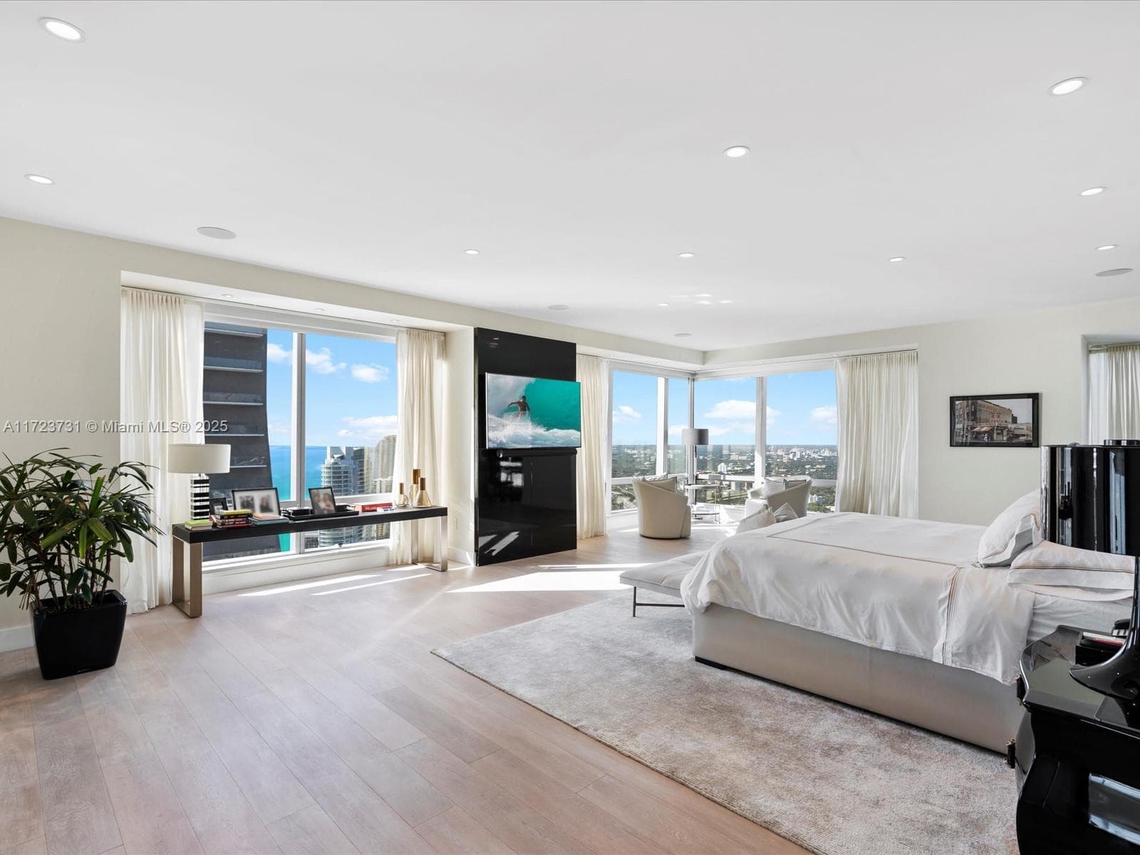 1425 Brickell Ave, Miami FL 33131 — 25