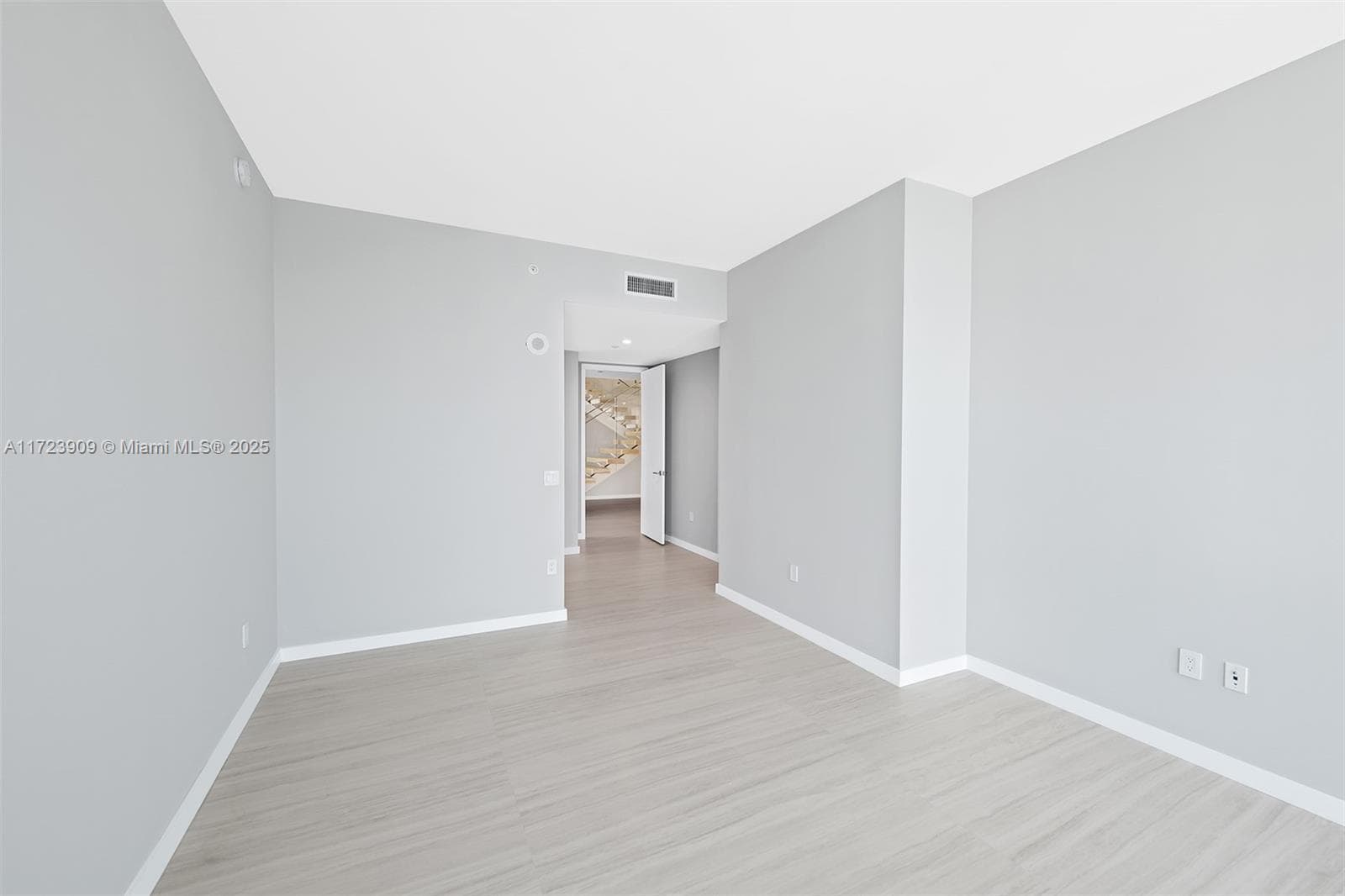 851 NE 1st Ave # 5411, Miami FL 33132 — 27