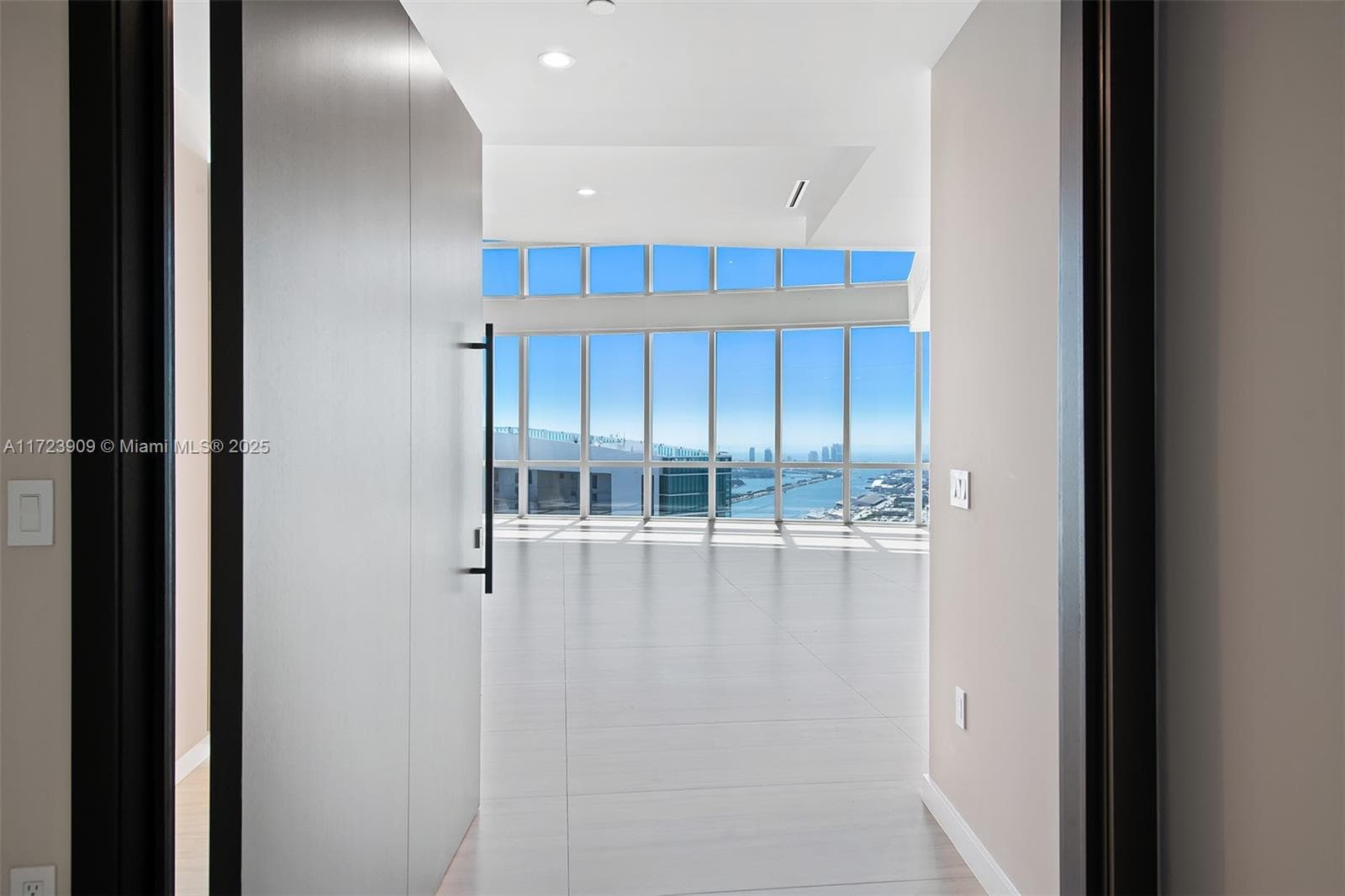 851 NE 1st Ave # 5411, Miami FL 33132 — 2