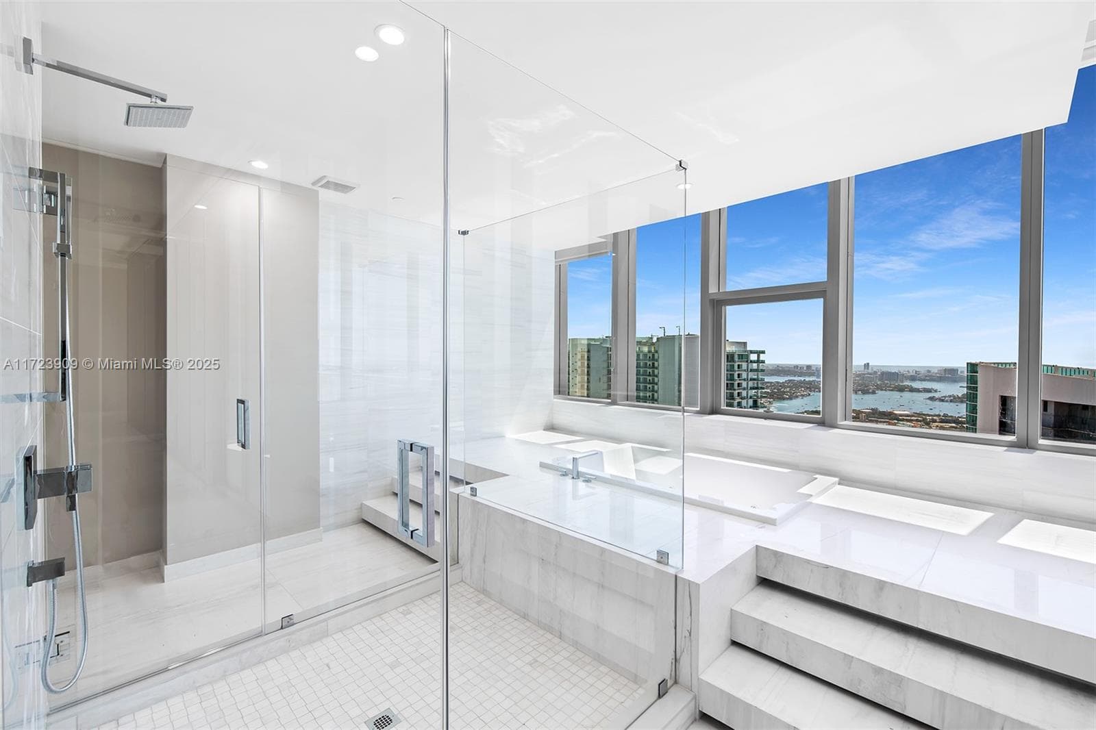 851 NE 1st Ave # 5411, Miami FL 33132 — 16