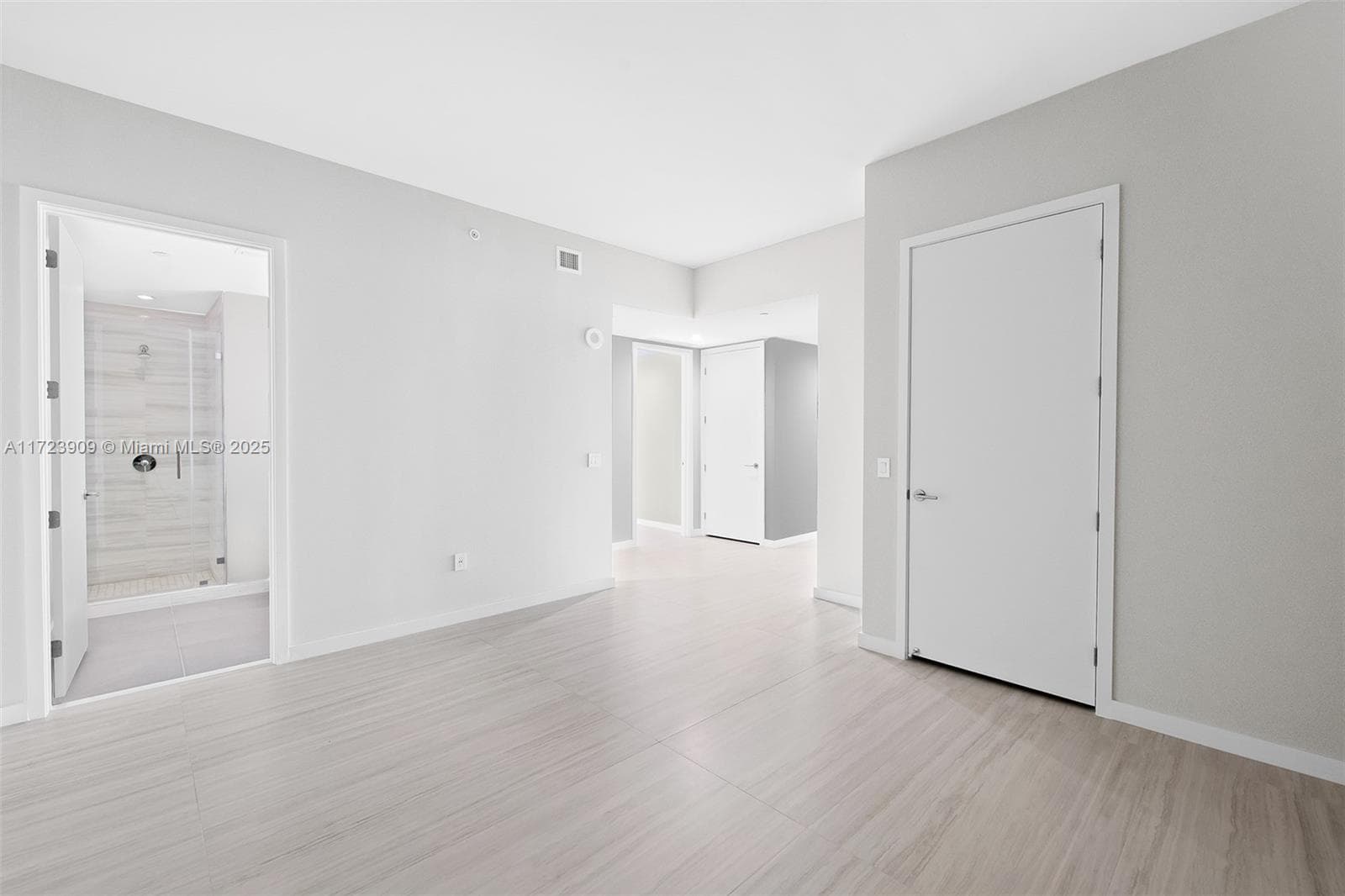 851 NE 1st Ave # 5411, Miami FL 33132 — 32