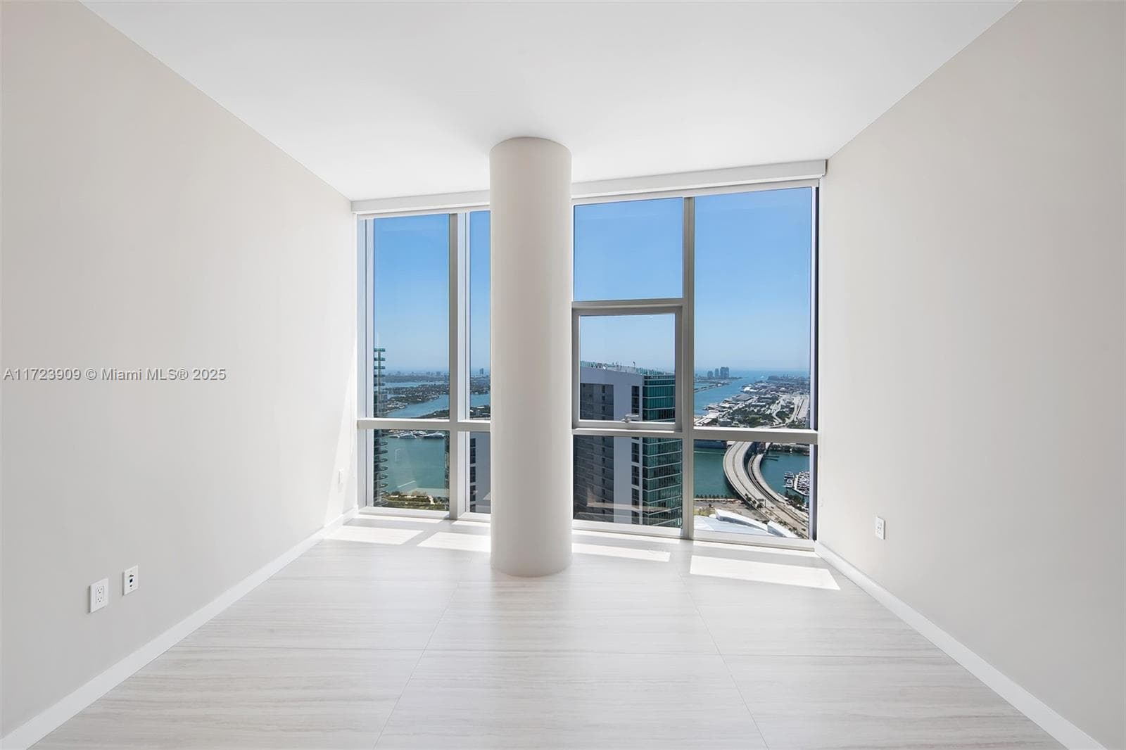 851 NE 1st Ave # 5411, Miami FL 33132 — 28
