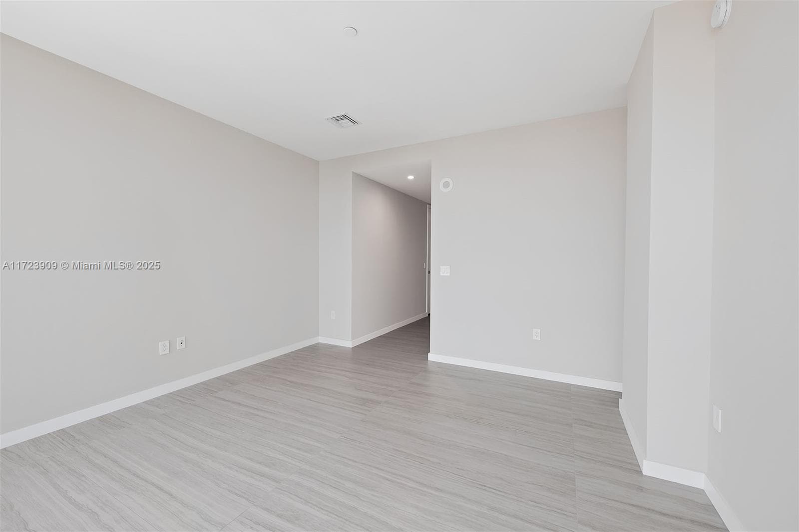 851 NE 1st Ave # 5411, Miami FL 33132 — 30