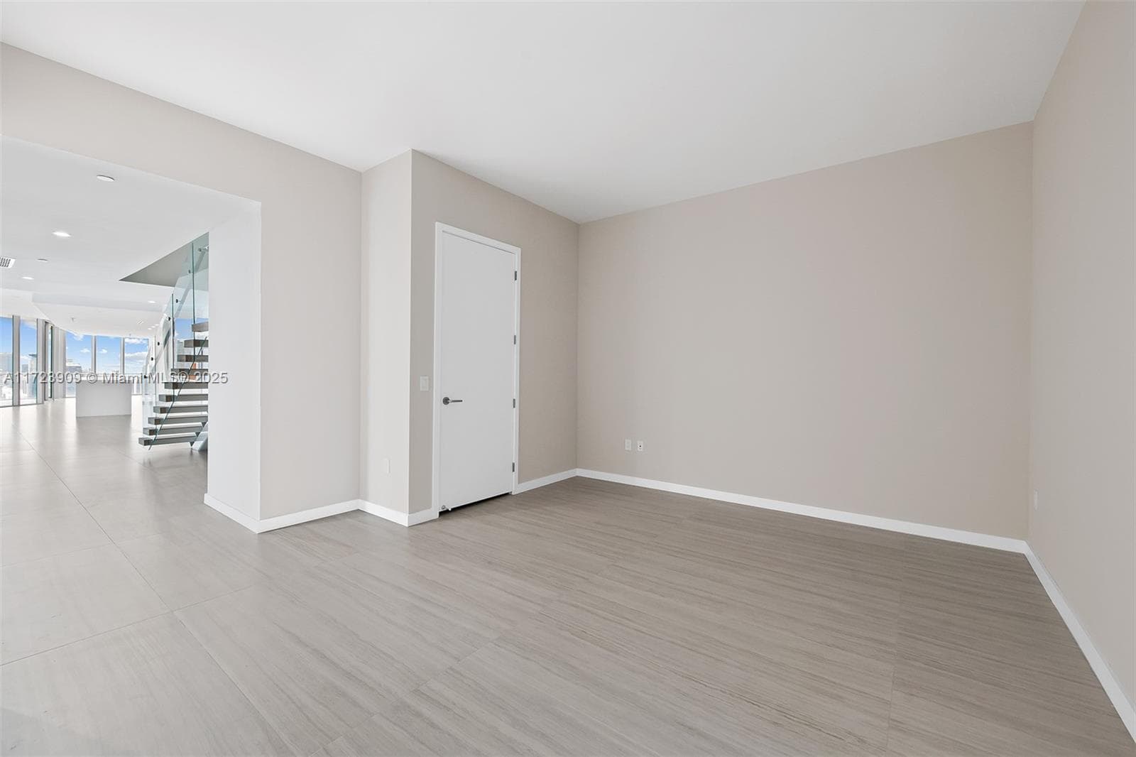 851 NE 1st Ave # 5411, Miami FL 33132 — 33