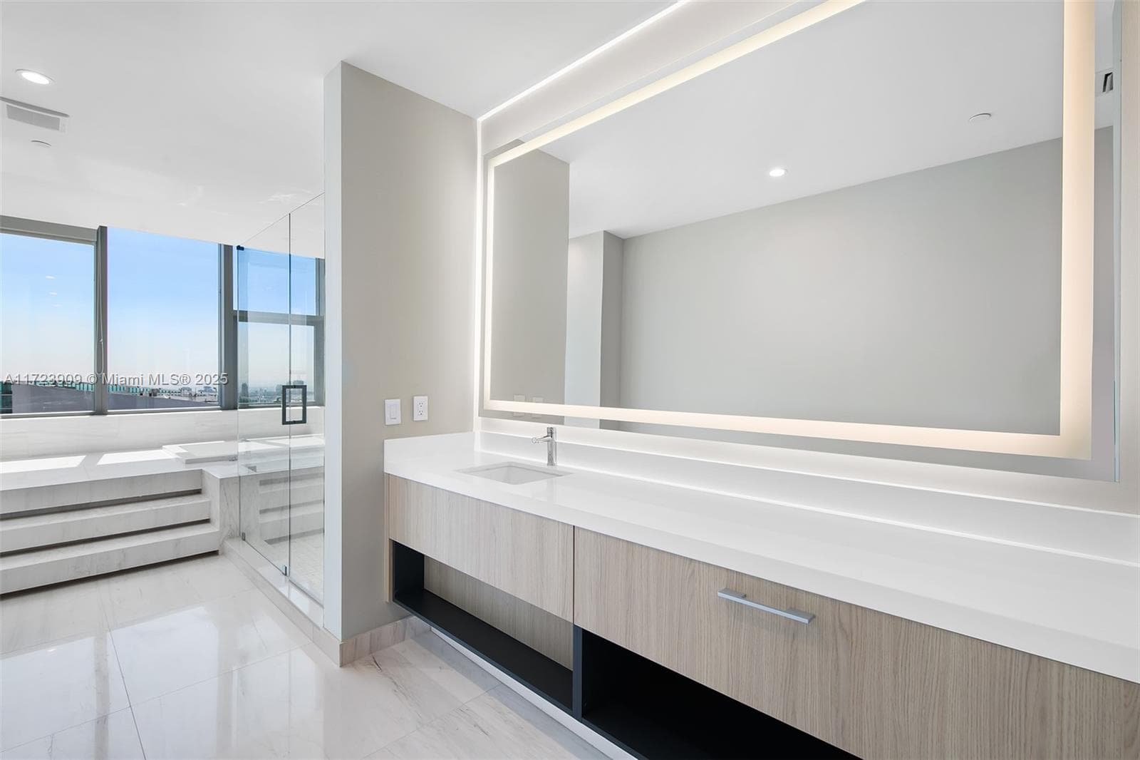 851 NE 1st Ave # 5411, Miami FL 33132 — 14