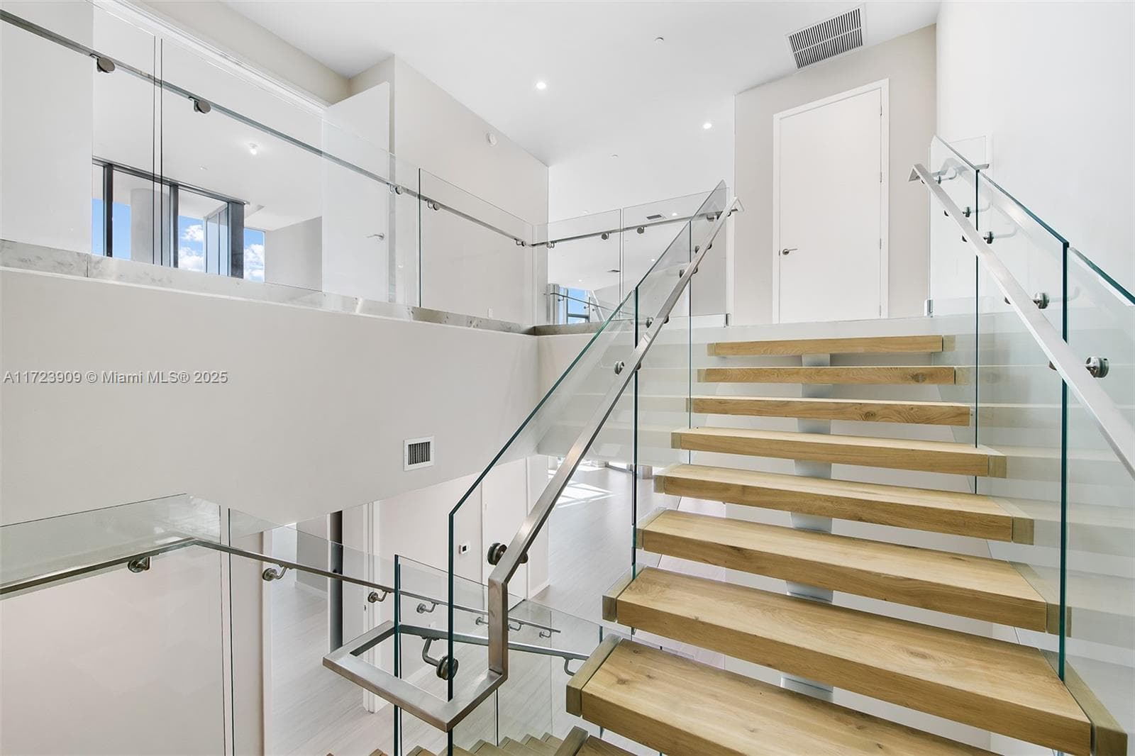 851 NE 1st Ave # 5411, Miami FL 33132 — 11