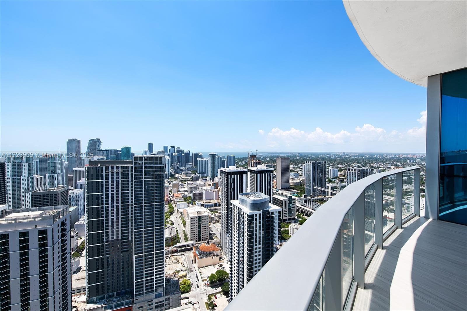 851 NE 1st Ave # 5411, Miami FL 33132 — 40
