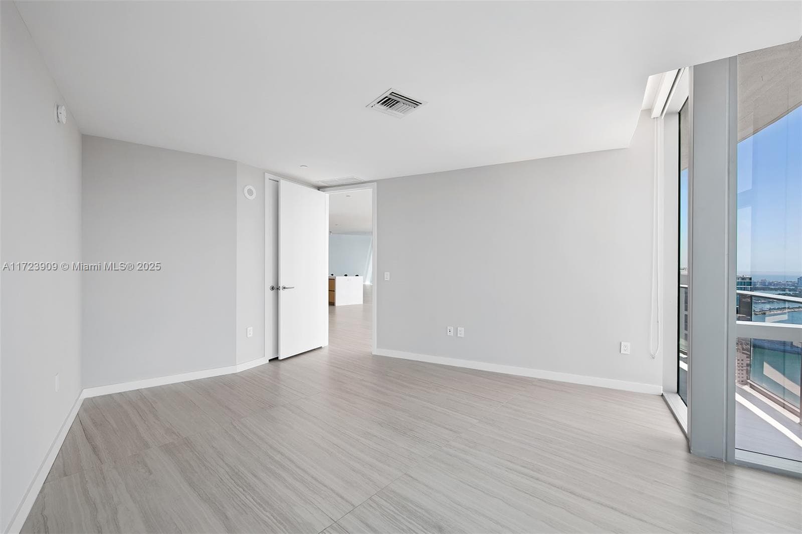 851 NE 1st Ave # 5411, Miami FL 33132 — 35