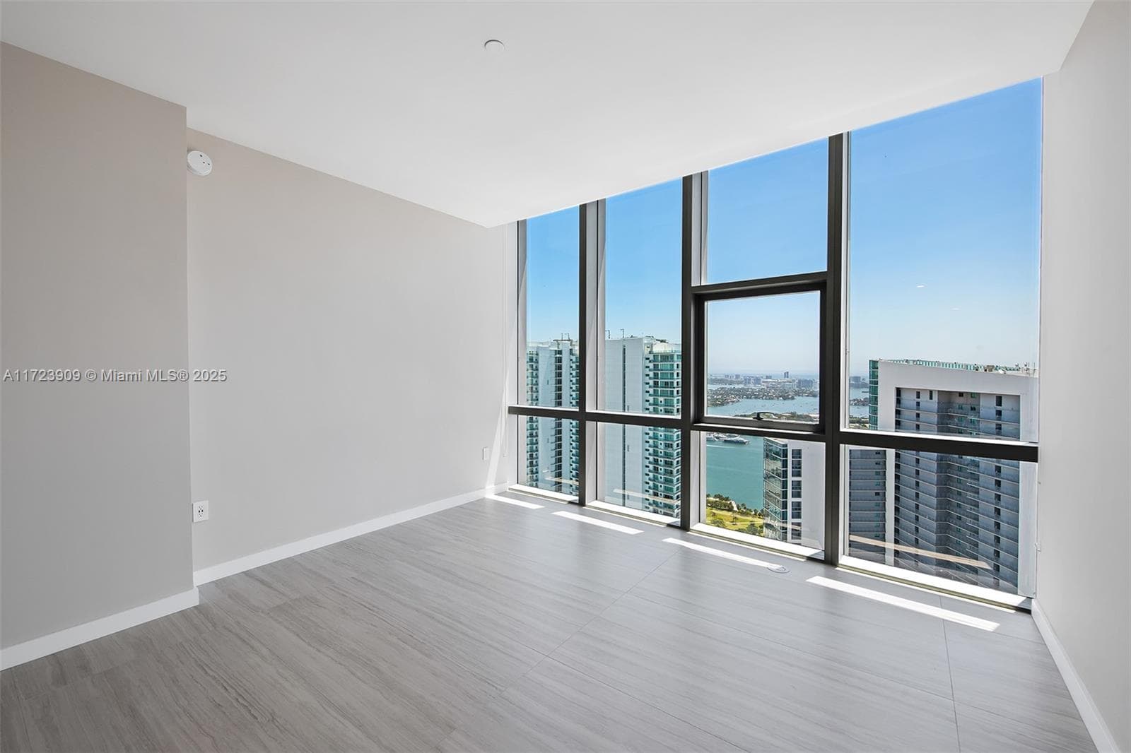 851 NE 1st Ave # 5411, Miami FL 33132 — 31