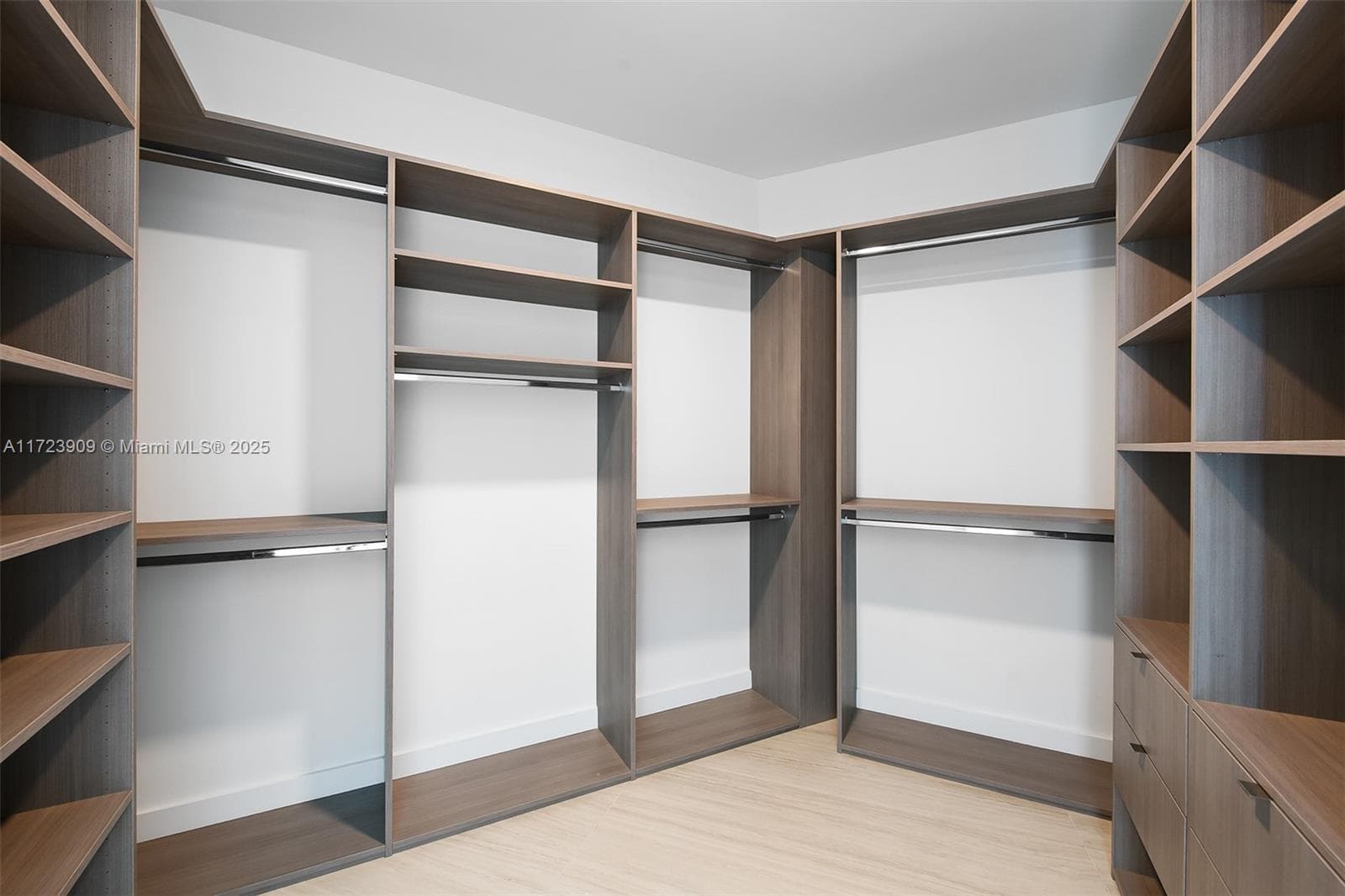 851 NE 1st Ave # 5411, Miami FL 33132 — 25