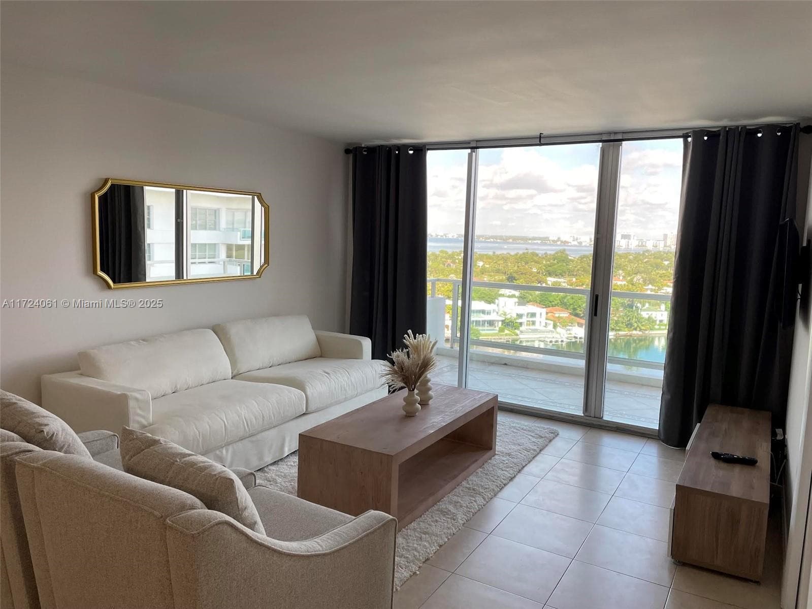 5151 Collins Ave # 1722, Miami Beach FL 33140 — 1