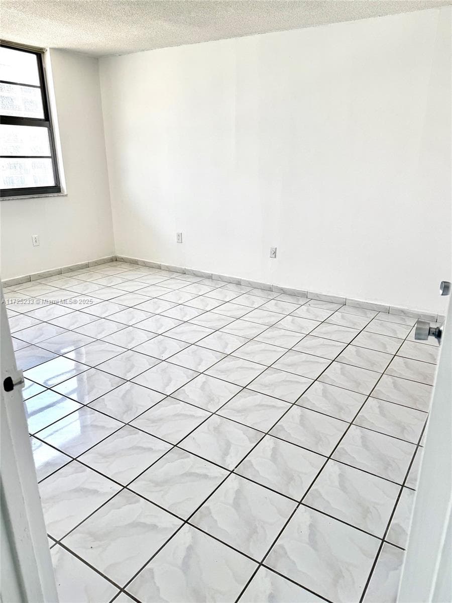 5701 Collins Ave # 1011, Miami Beach FL 33140 — 12