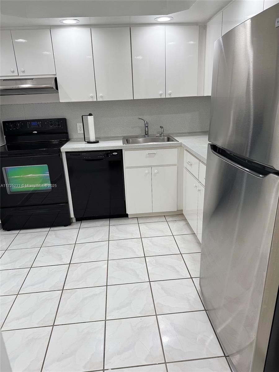 5701 Collins Ave # 1011, Miami Beach FL 33140 — 7