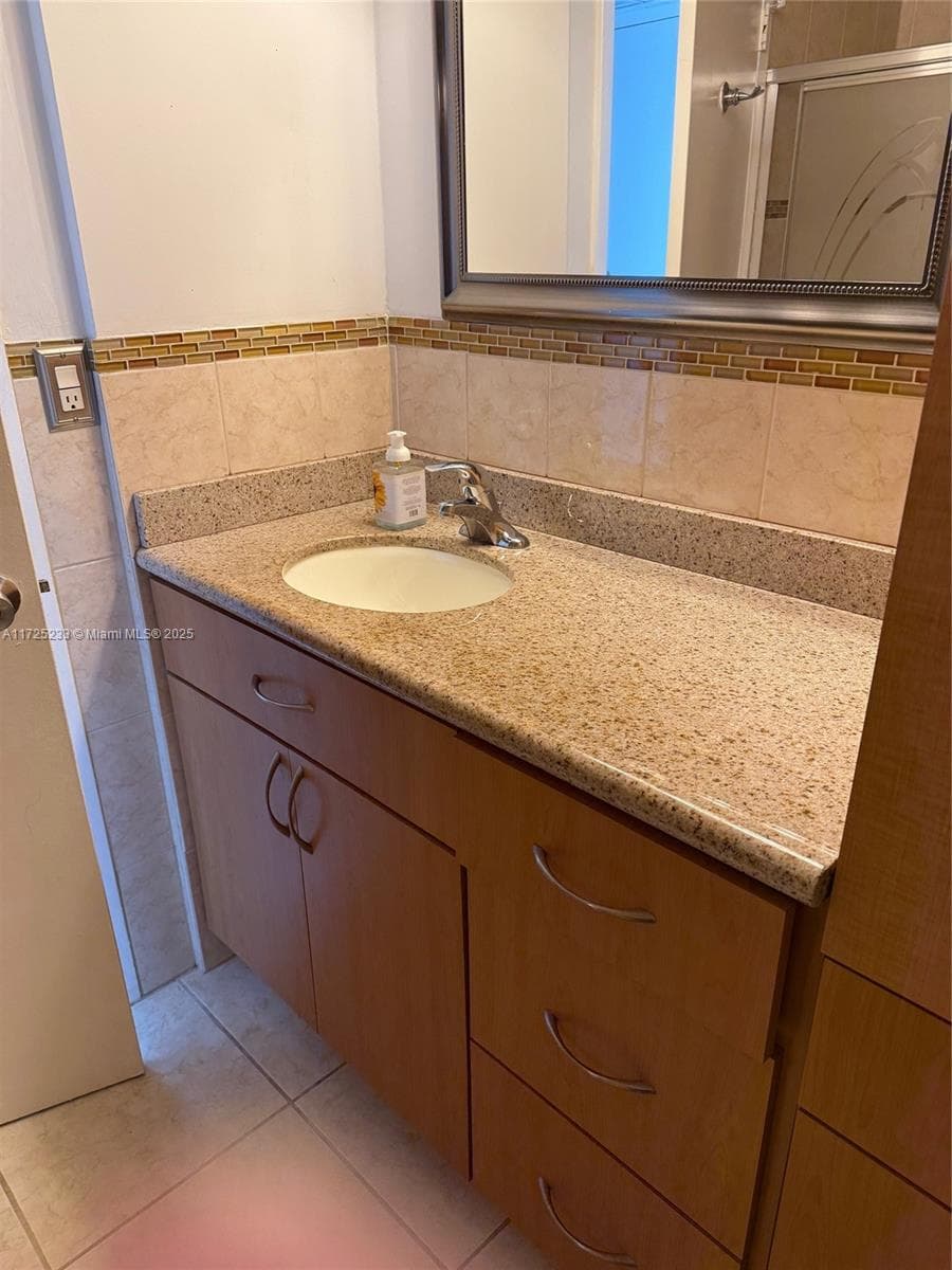 5701 Collins Ave # 1011, Miami Beach FL 33140 — 9