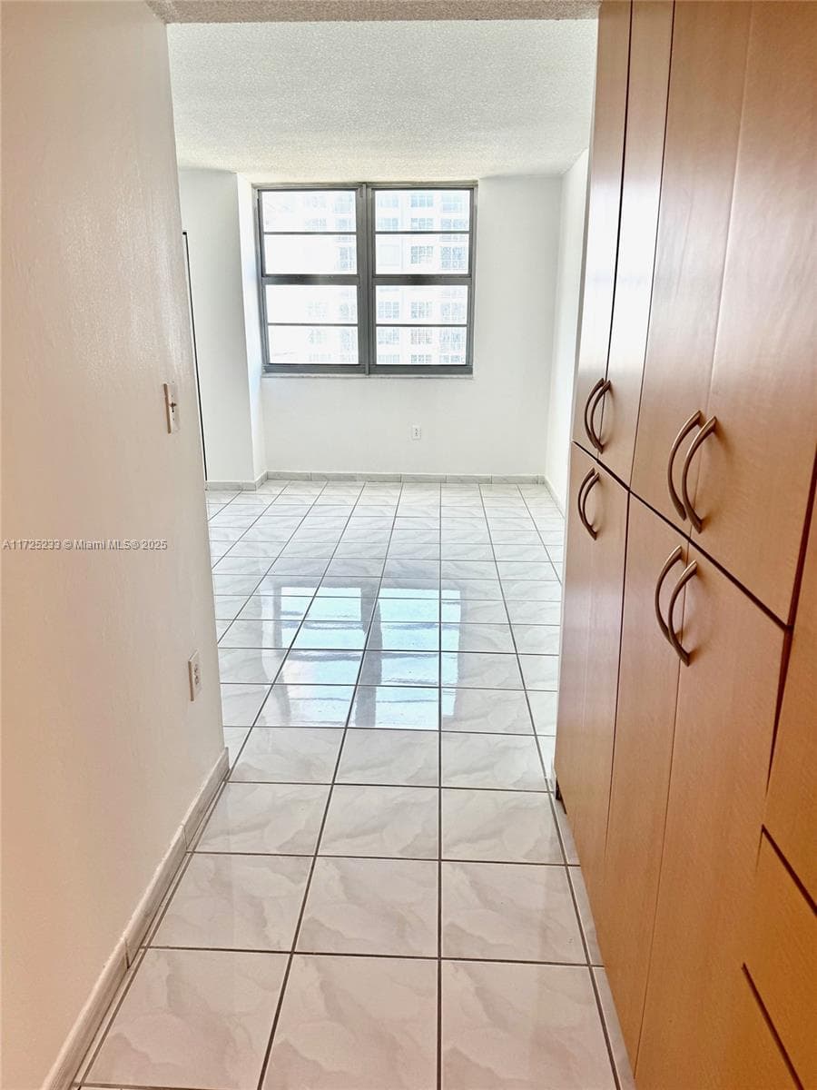 5701 Collins Ave # 1011, Miami Beach FL 33140 — 18