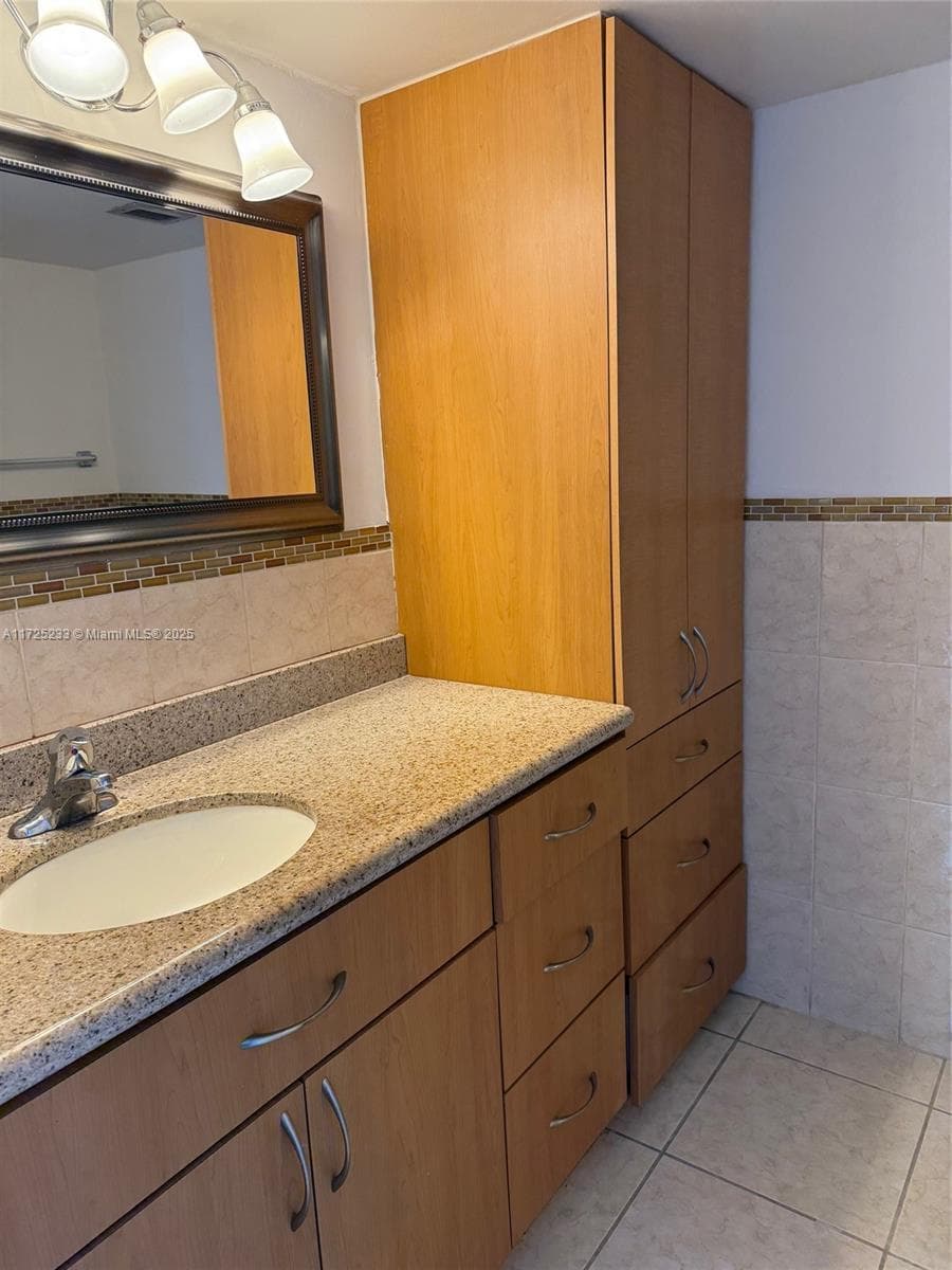 5701 Collins Ave # 1011, Miami Beach FL 33140 — 15