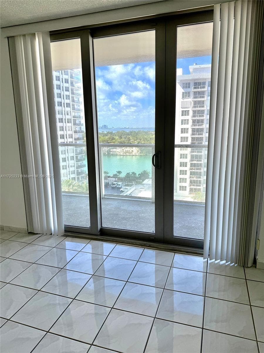 5701 Collins Ave # 1011, Miami Beach FL 33140 — 8