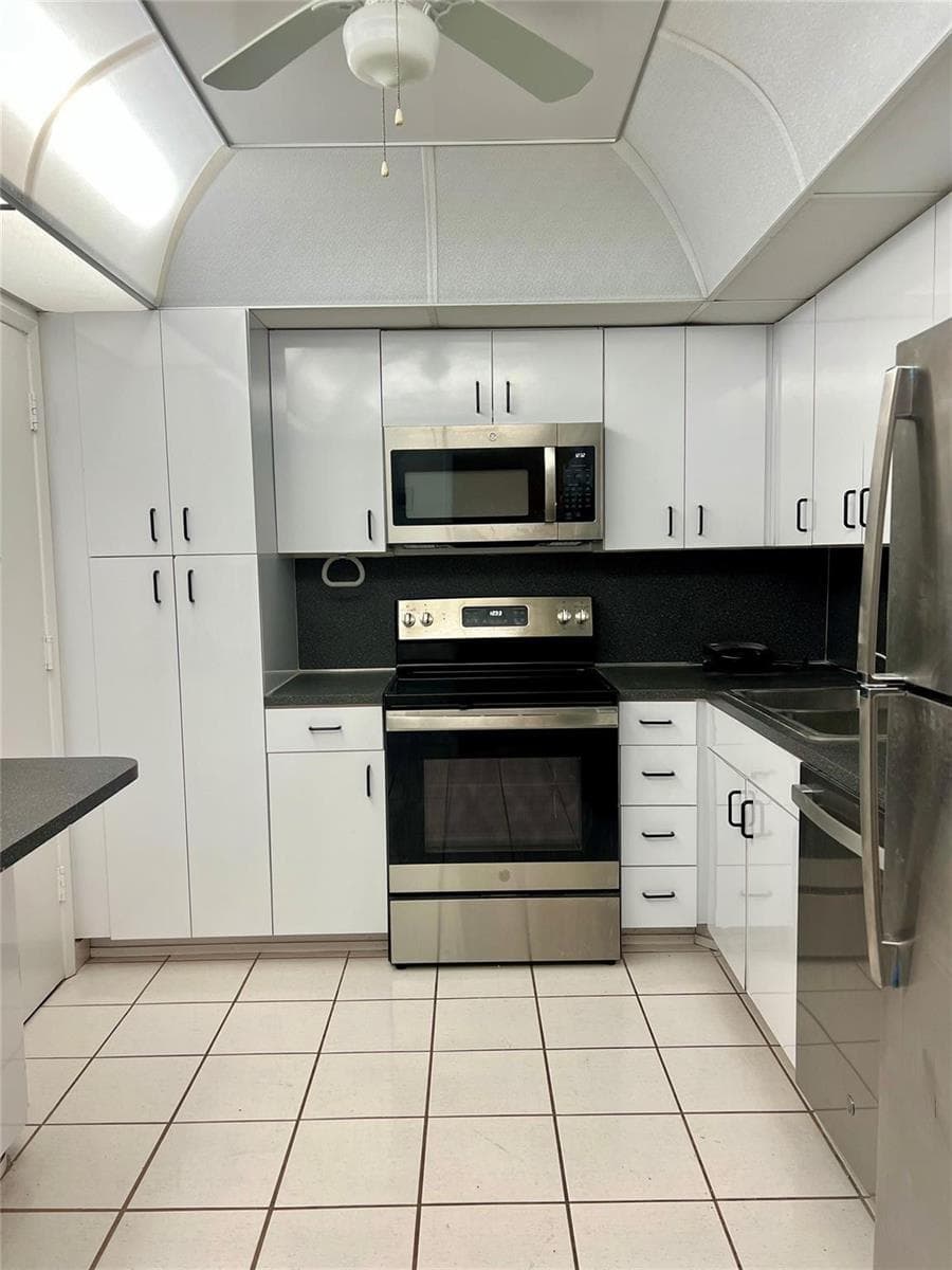 5005 Collins Avenue # 1210, Miami Beach FL 33140 — 6