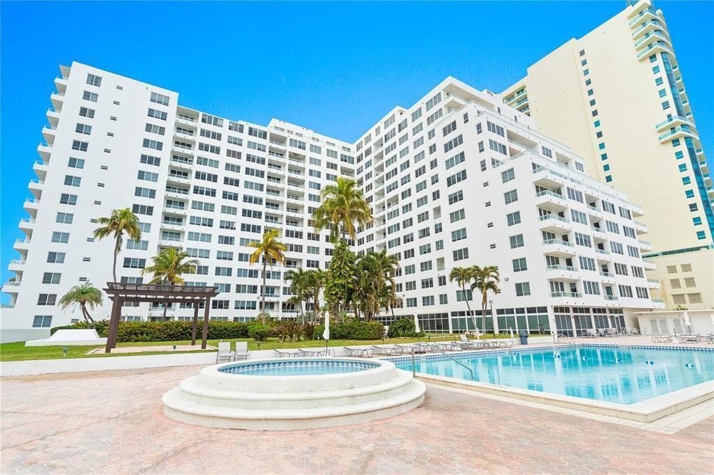 5005 Collins Avenue # 1210, Miami Beach FL 33140 — 1