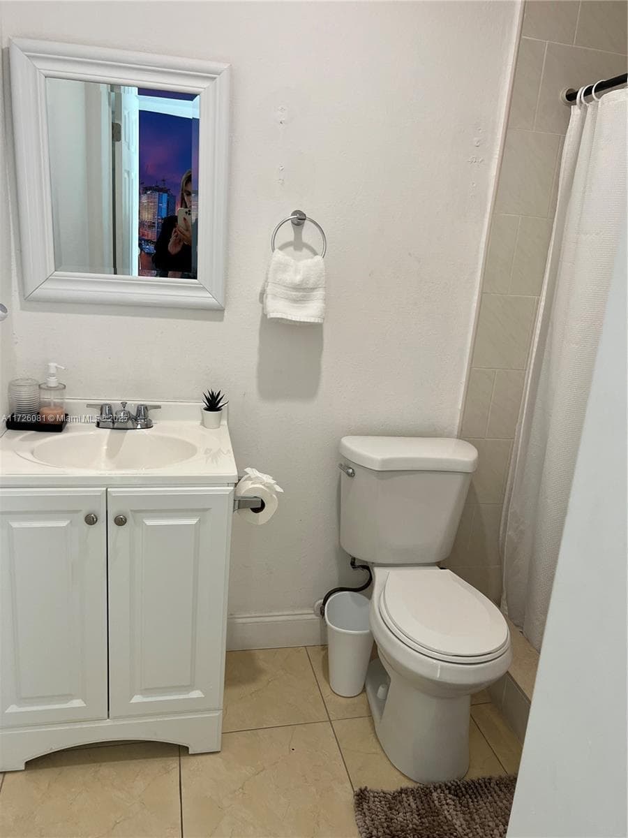 720 NW 30th Ave, Miami FL 33125 — 32