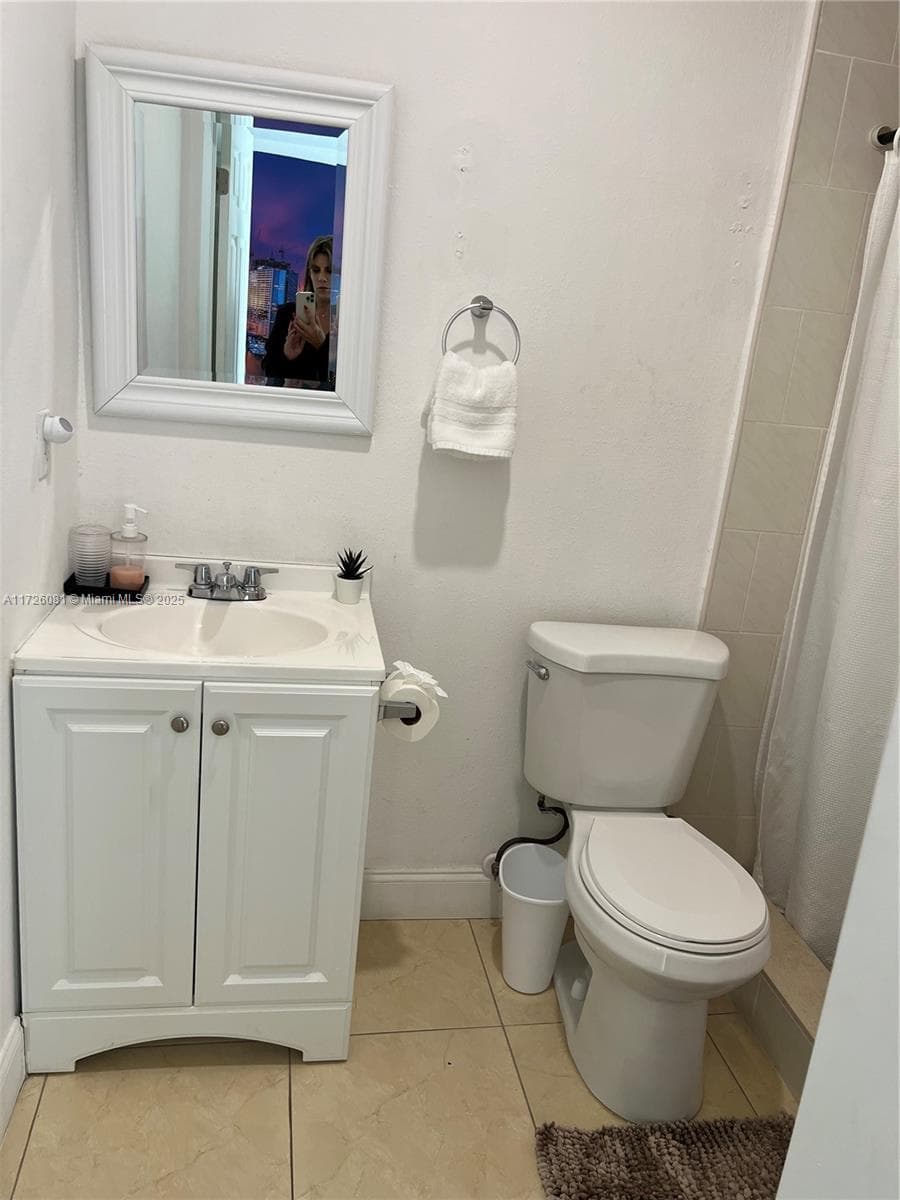 720 NW 30th Ave, Miami FL 33125 — 33
