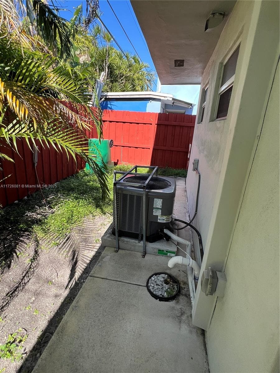 720 NW 30th Ave, Miami FL 33125 — 45