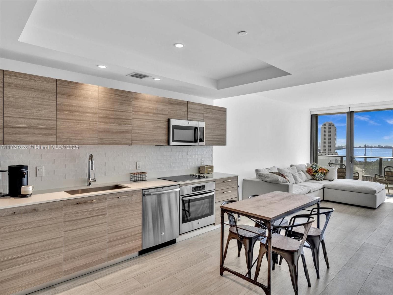 121 NE 34th St # 1005, Miami FL 33137 — 12