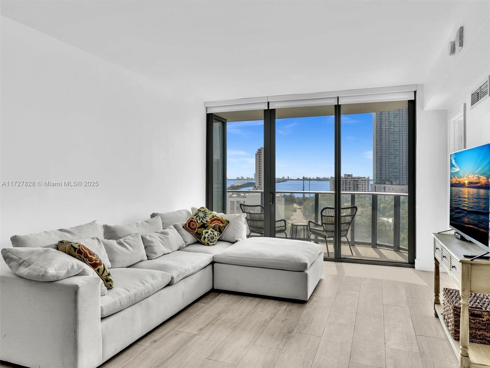 121 NE 34th St # 1005, Miami FL 33137 — 10