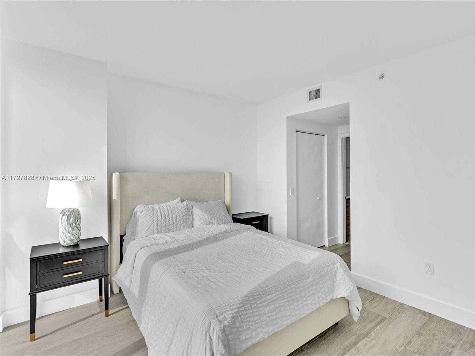 121 NE 34th St # 1005, Miami FL 33137 — 21
