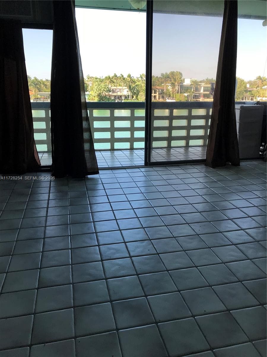 6484 Indian Creek Dr # 310, Miami Beach FL 33141 — 6
