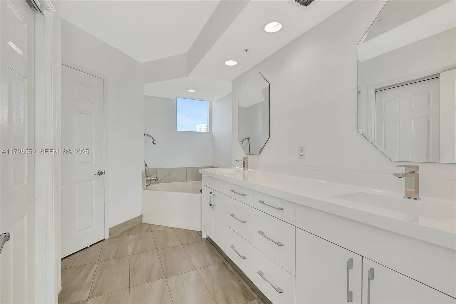3370 Hidden Bay Dr # 910, Aventura FL 33180 — 18