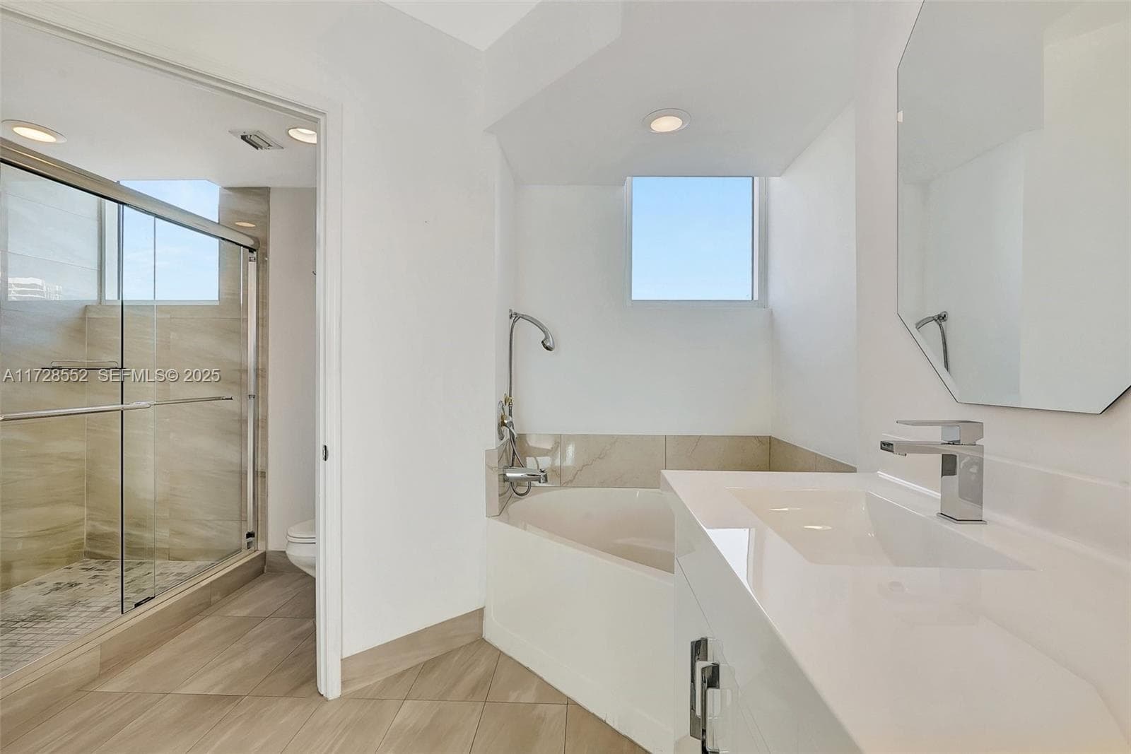 3370 Hidden Bay Dr # 910, Aventura FL 33180 — 19