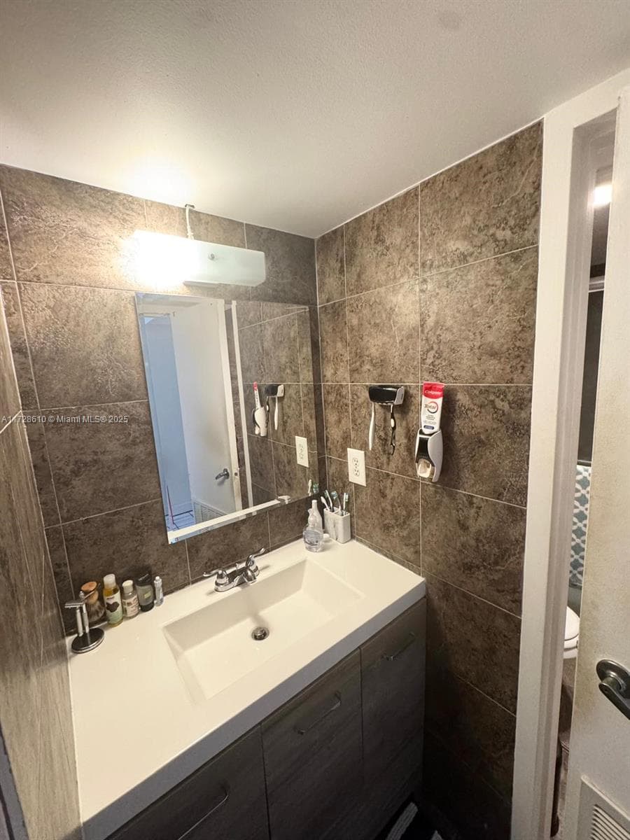 1650 NE 115th St # 506, Miami FL 33181 — 13