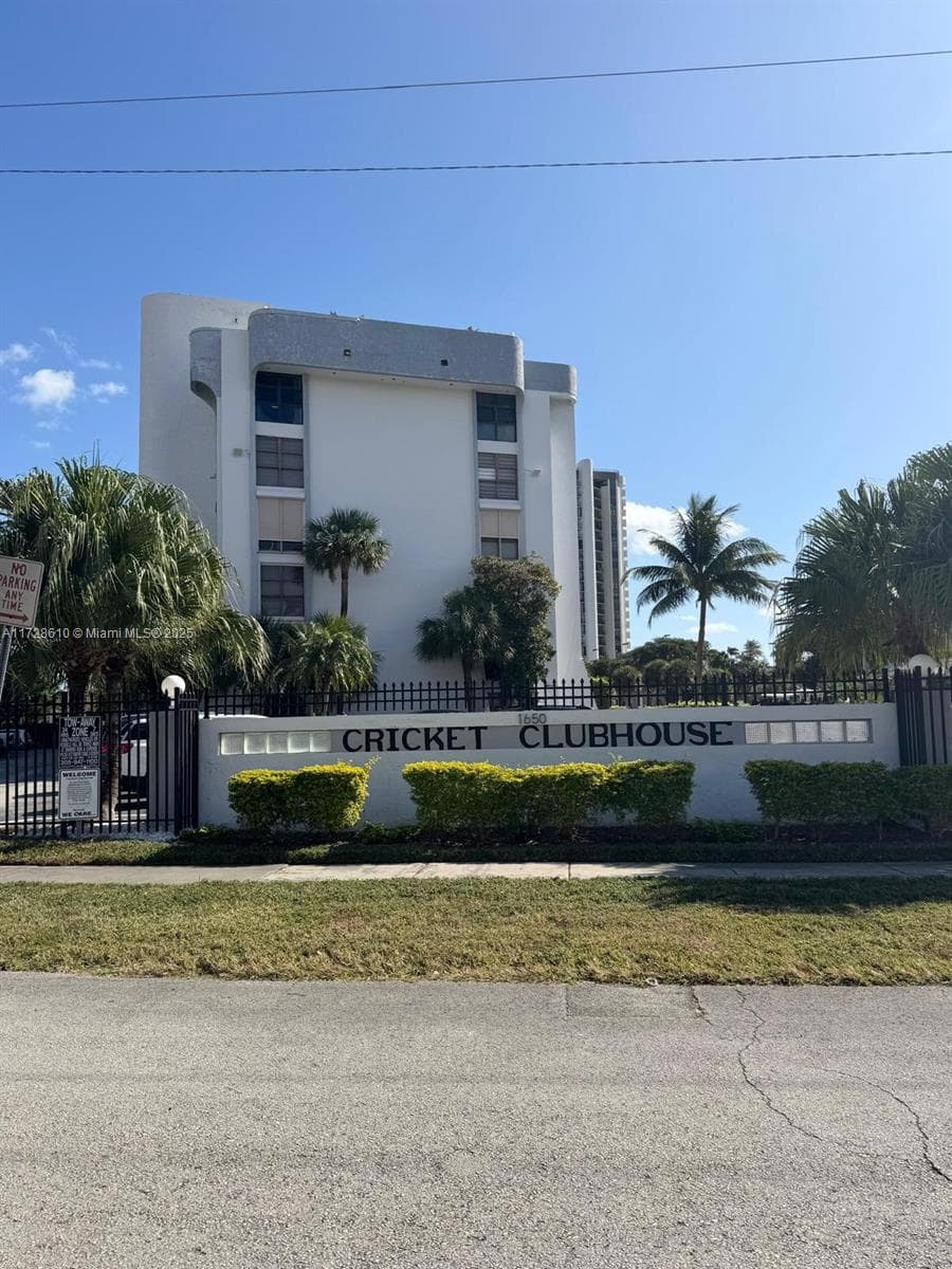 1650 NE 115th St # 506, Miami FL 33181 — 5