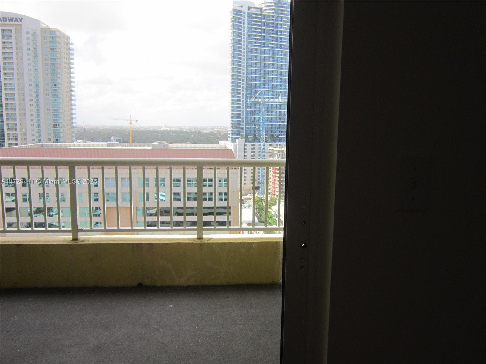 170 SE 14th St # 2306, Miami FL 33131 — 16