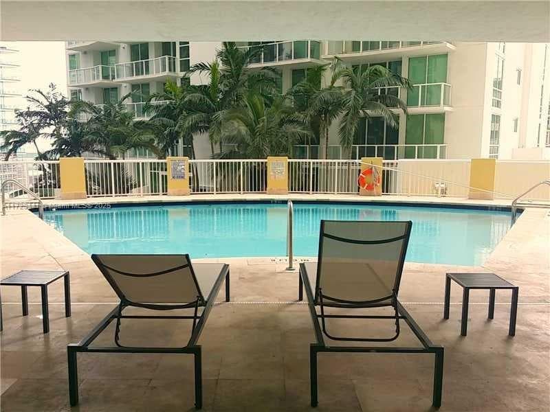 170 SE 14th St # 2306, Miami FL 33131 — 32