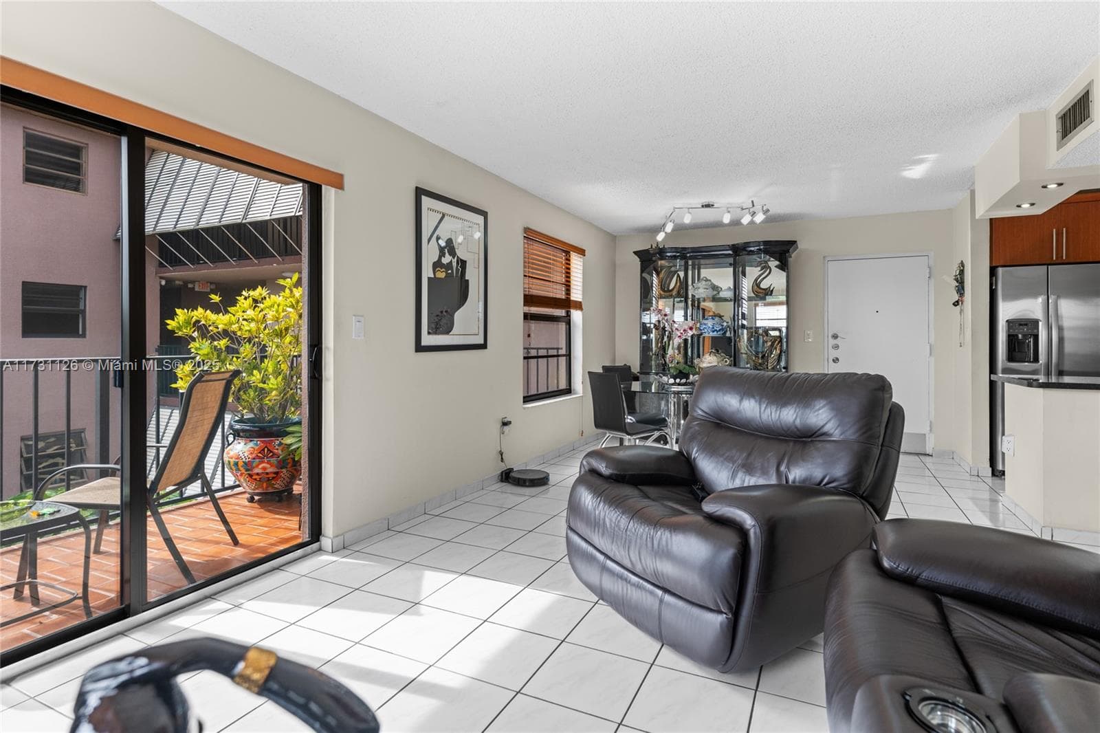605 NW 72nd Ave # 406, Miami FL 33126 — 21