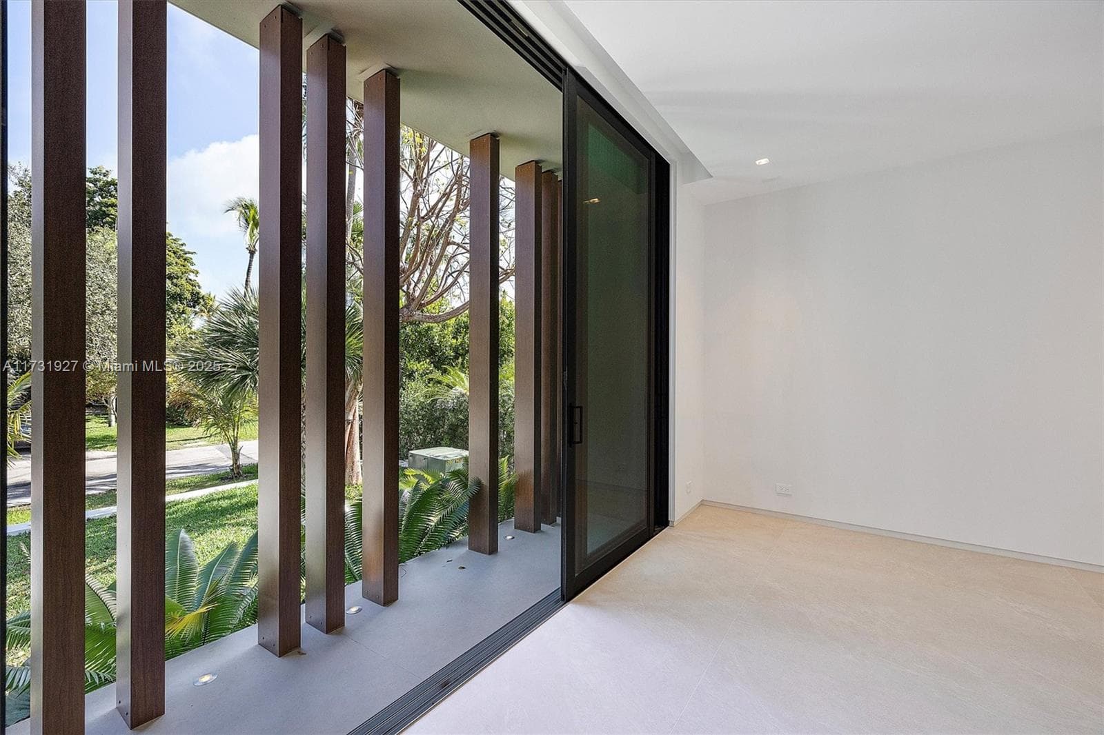 960 Mariner Dr, Key Biscayne FL 33149 — 33