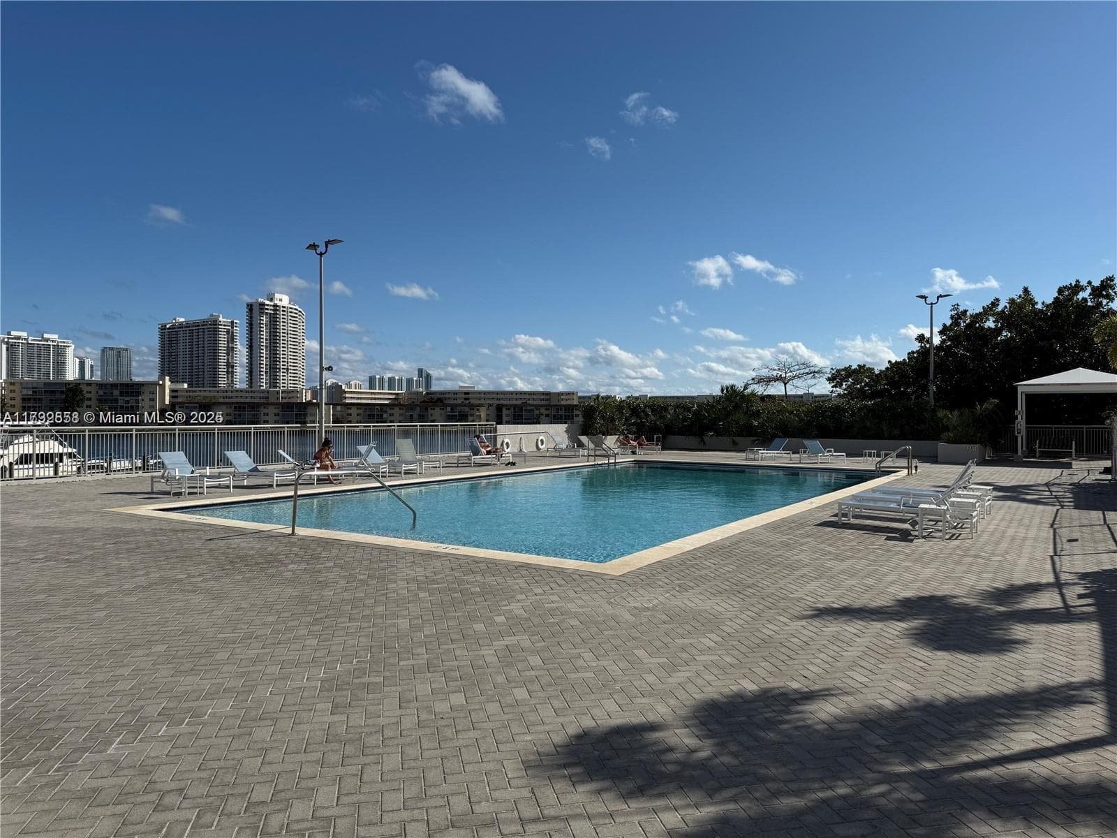 18031 Biscayne Blvd, Aventura FL 33160 — 2