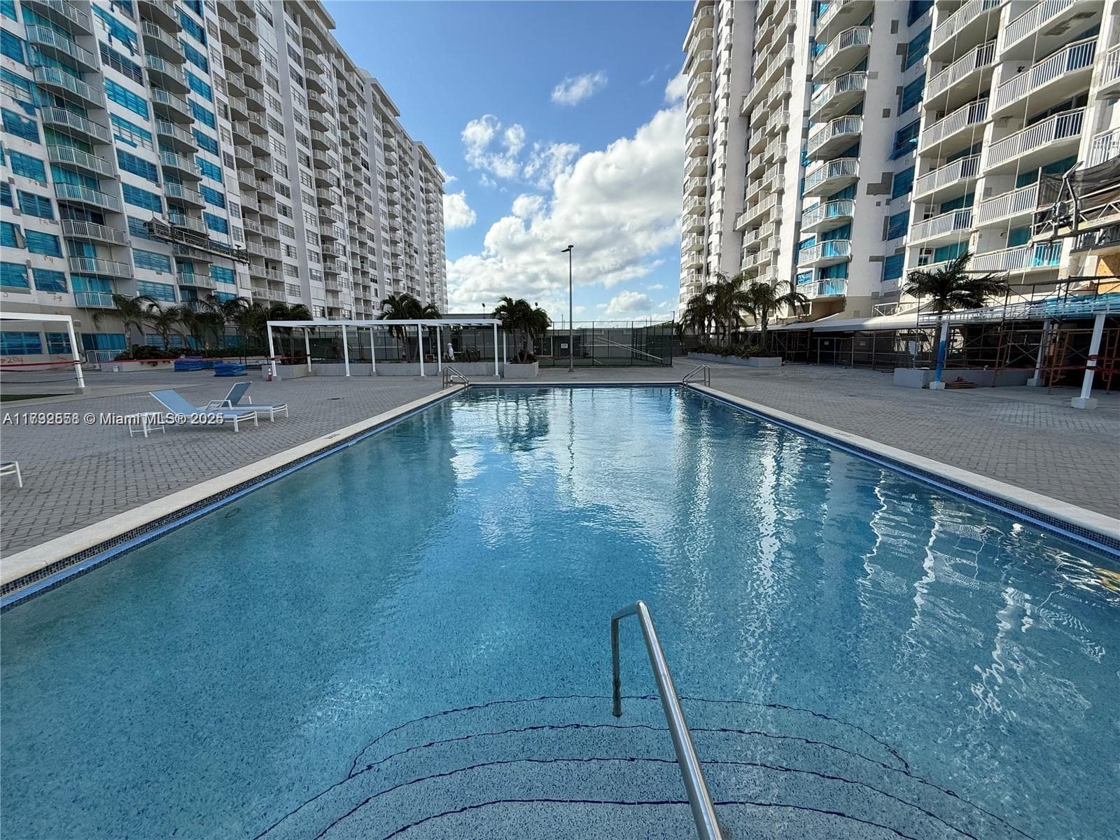 18031 Biscayne Blvd, Aventura FL 33160 — 1