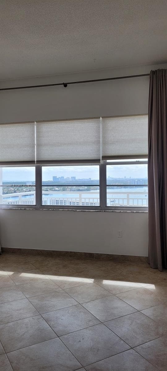 18031 Biscayne Blvd, Aventura FL 33160 — 10
