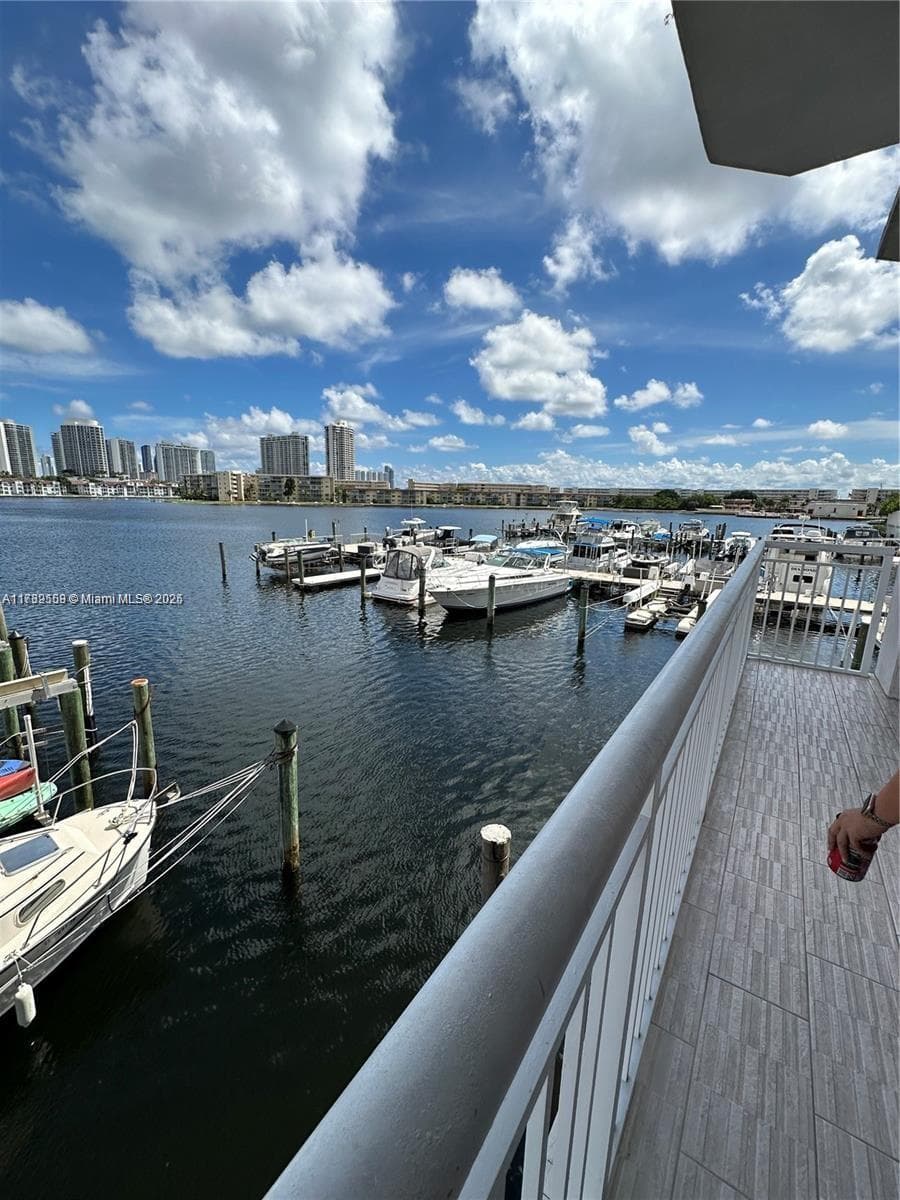 18031 Biscayne Blvd, Aventura FL 33160 — 4