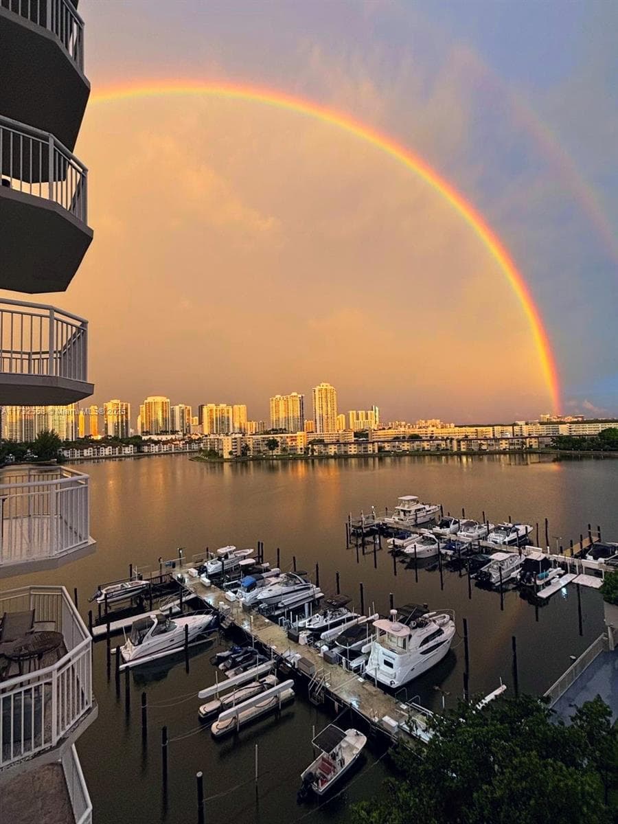 18031 Biscayne Blvd, Aventura FL 33160 — 21