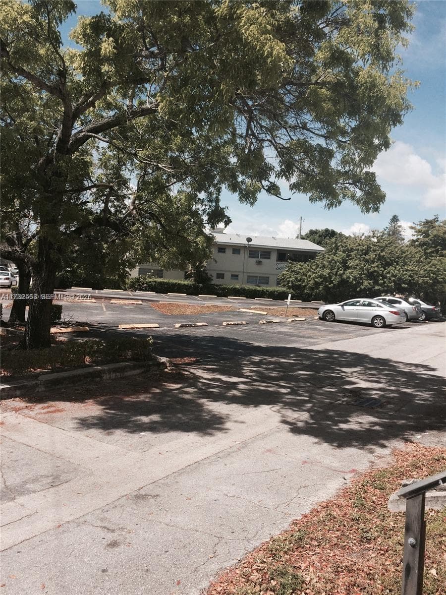 1948 NE 123rd St # 105, North Miami FL 33181 — 4