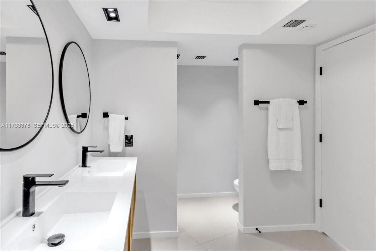 1000 Island Blvd # 2003, Aventura FL 33160 — 26