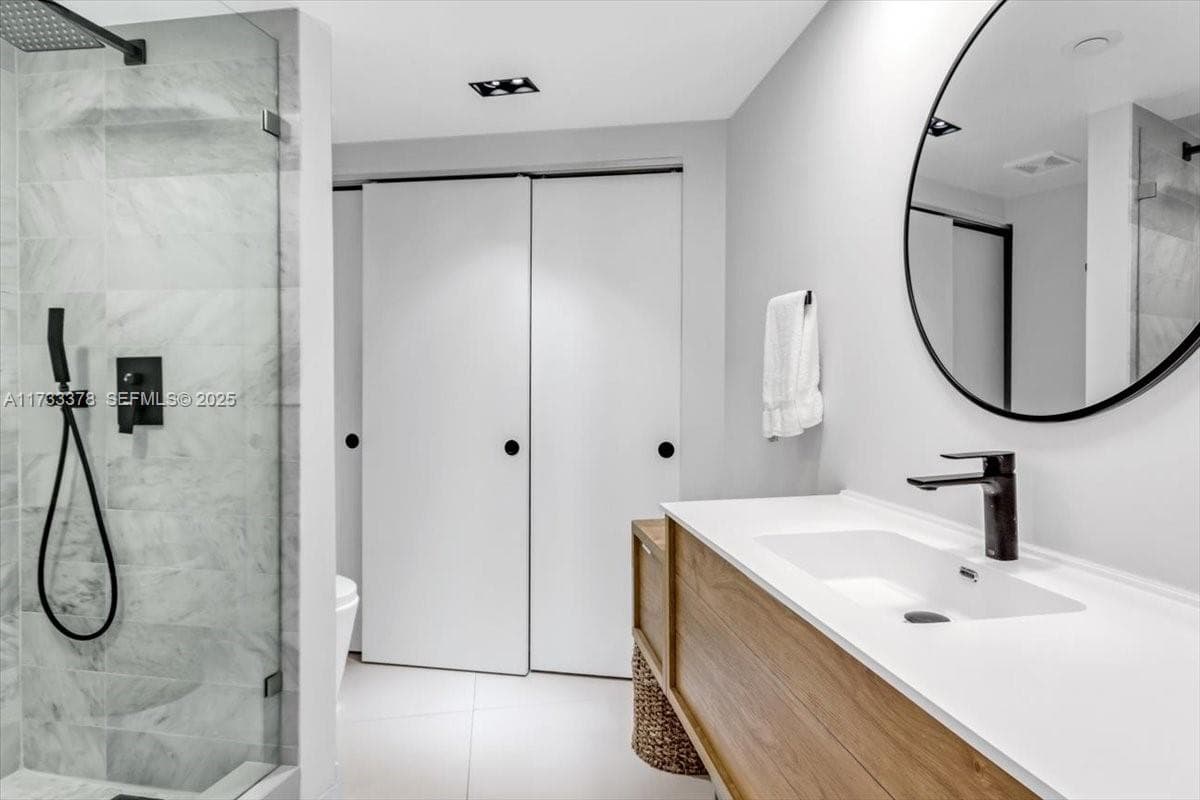 1000 Island Blvd # 2003, Aventura FL 33160 — 32