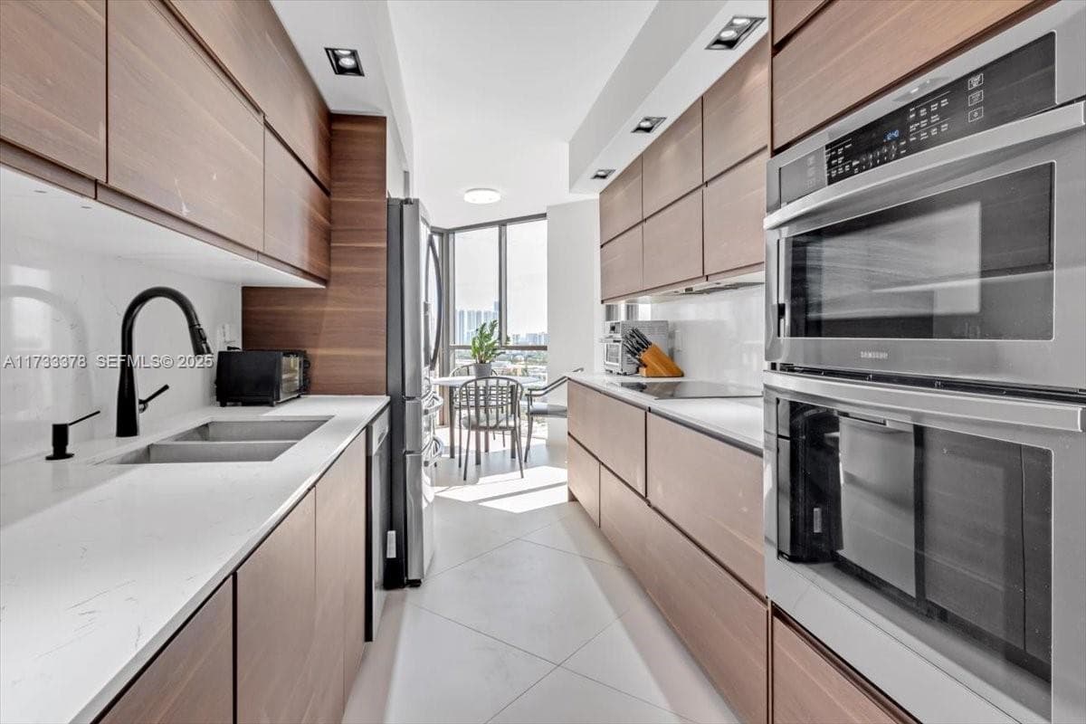 1000 Island Blvd # 2003, Aventura FL 33160 — 11