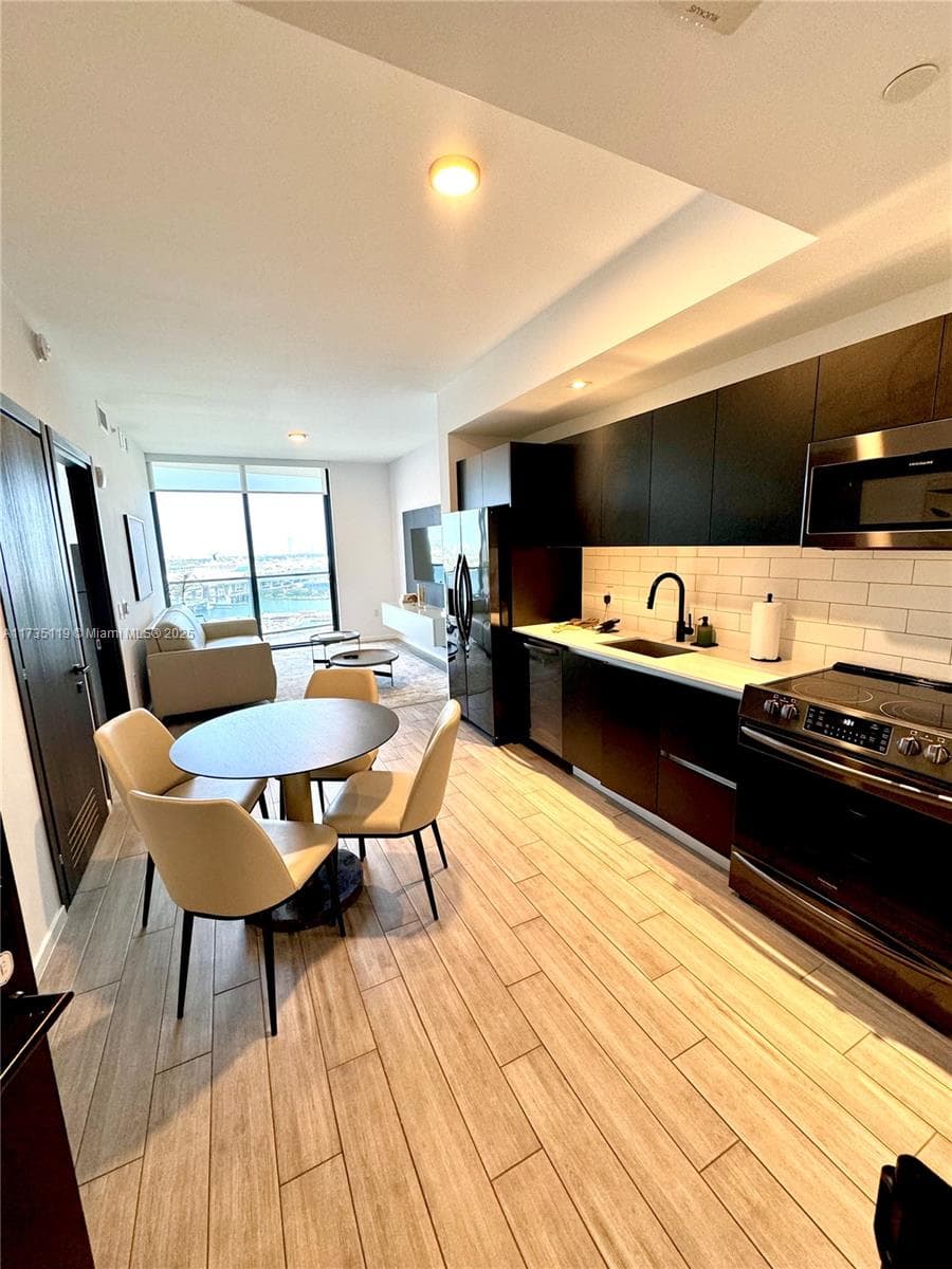 398 NE 5th St # 1510, Miami FL 33132 — 16
